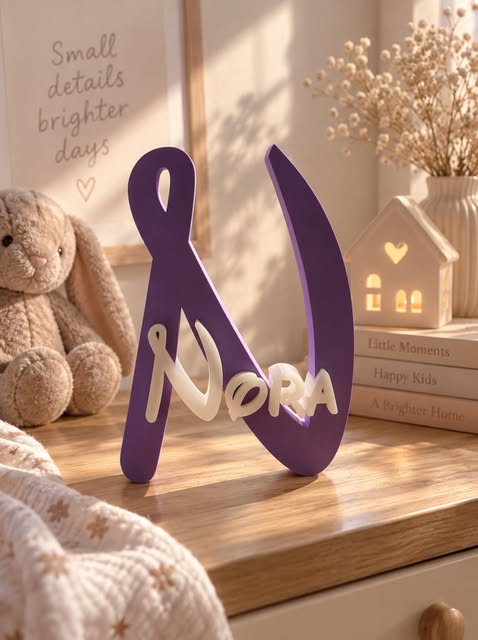 Scritta personalizzata nora ambientata nella cameretta